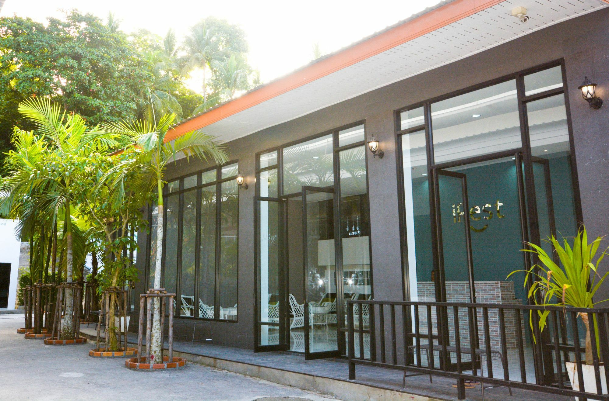 הוסטל Irest Ao Nang Seafront מראה חיצוני תמונה